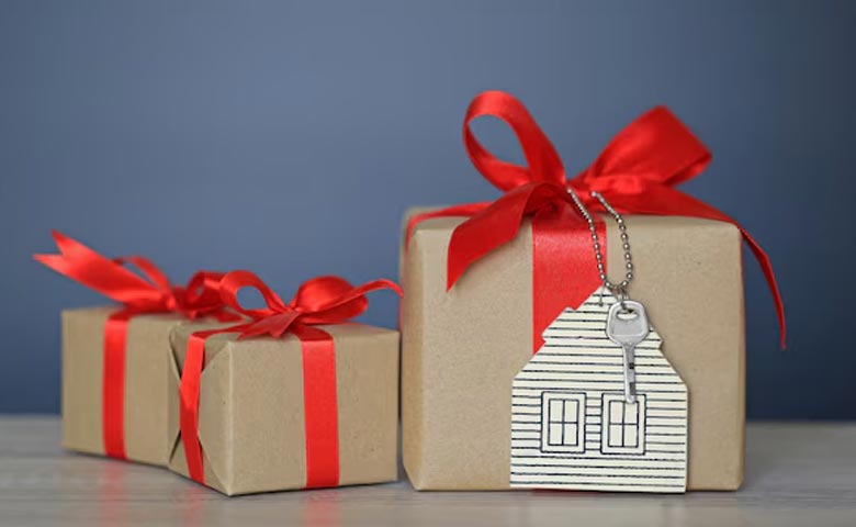 Selecting a Housewarming Present